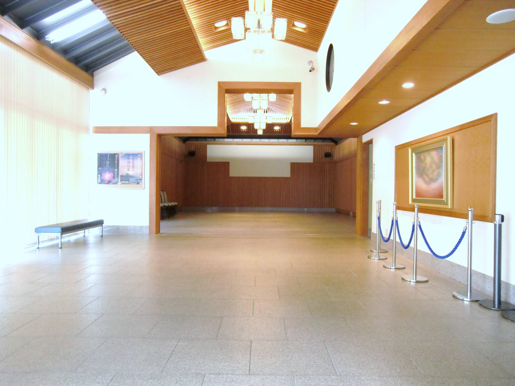 天妙国寺 鳳凰会館