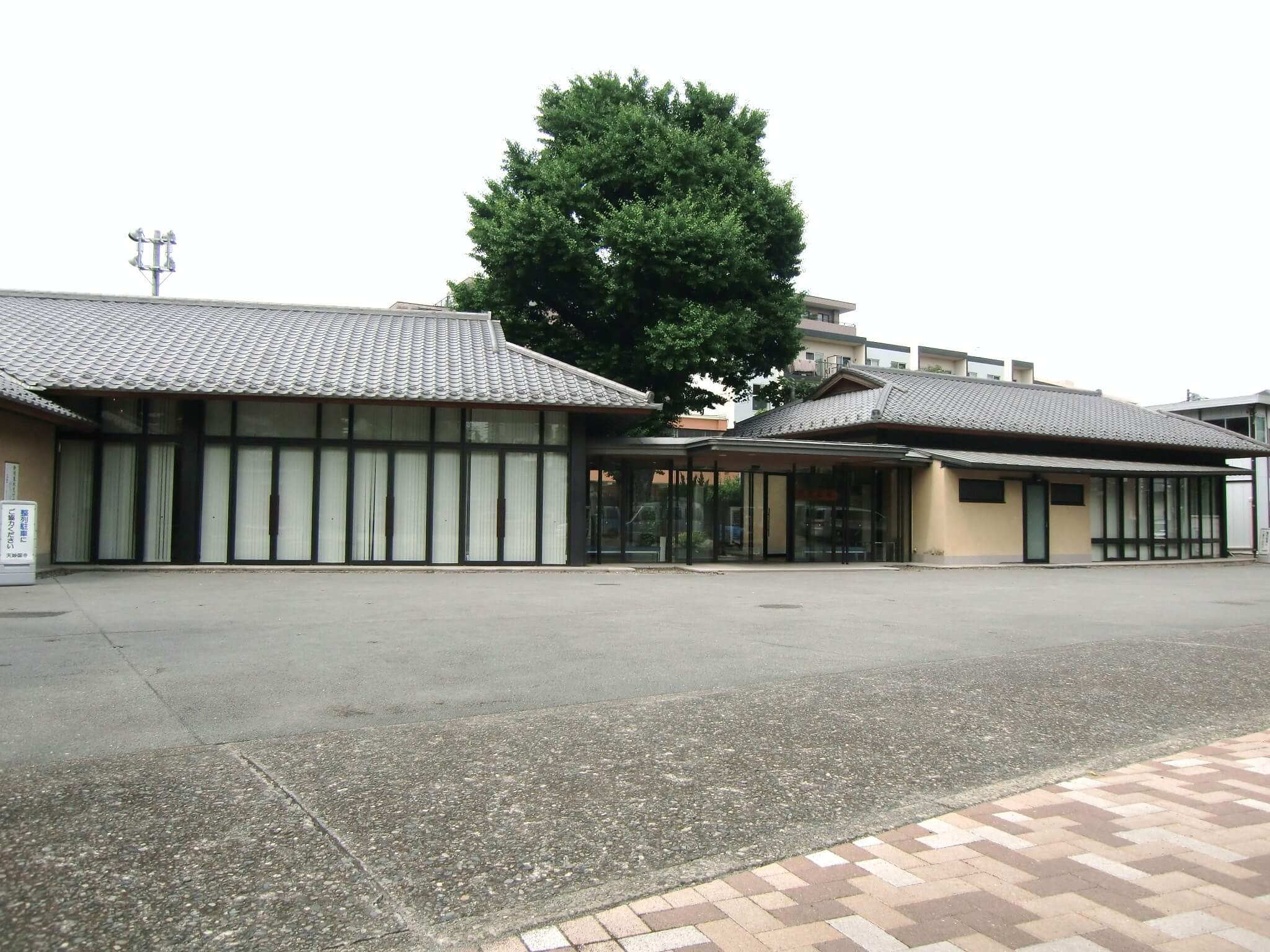 天妙国寺 鳳凰会館